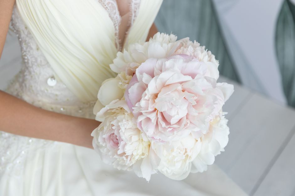 Choosing the perfect wedding bouquet for UK couples