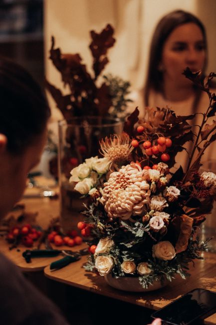 Design a seasonal table centerpiece: UK florist's process