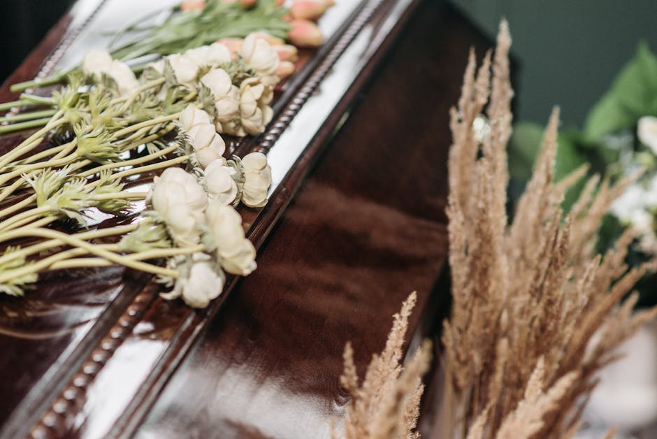 Step-by-step guide to creating funeral sprays in the UK